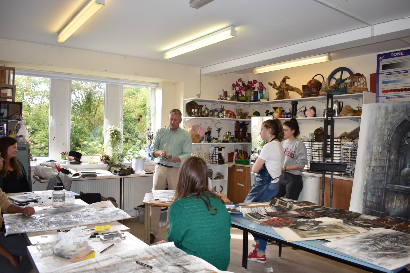 St Columba's Hosts Ian Murphy Art Workshop